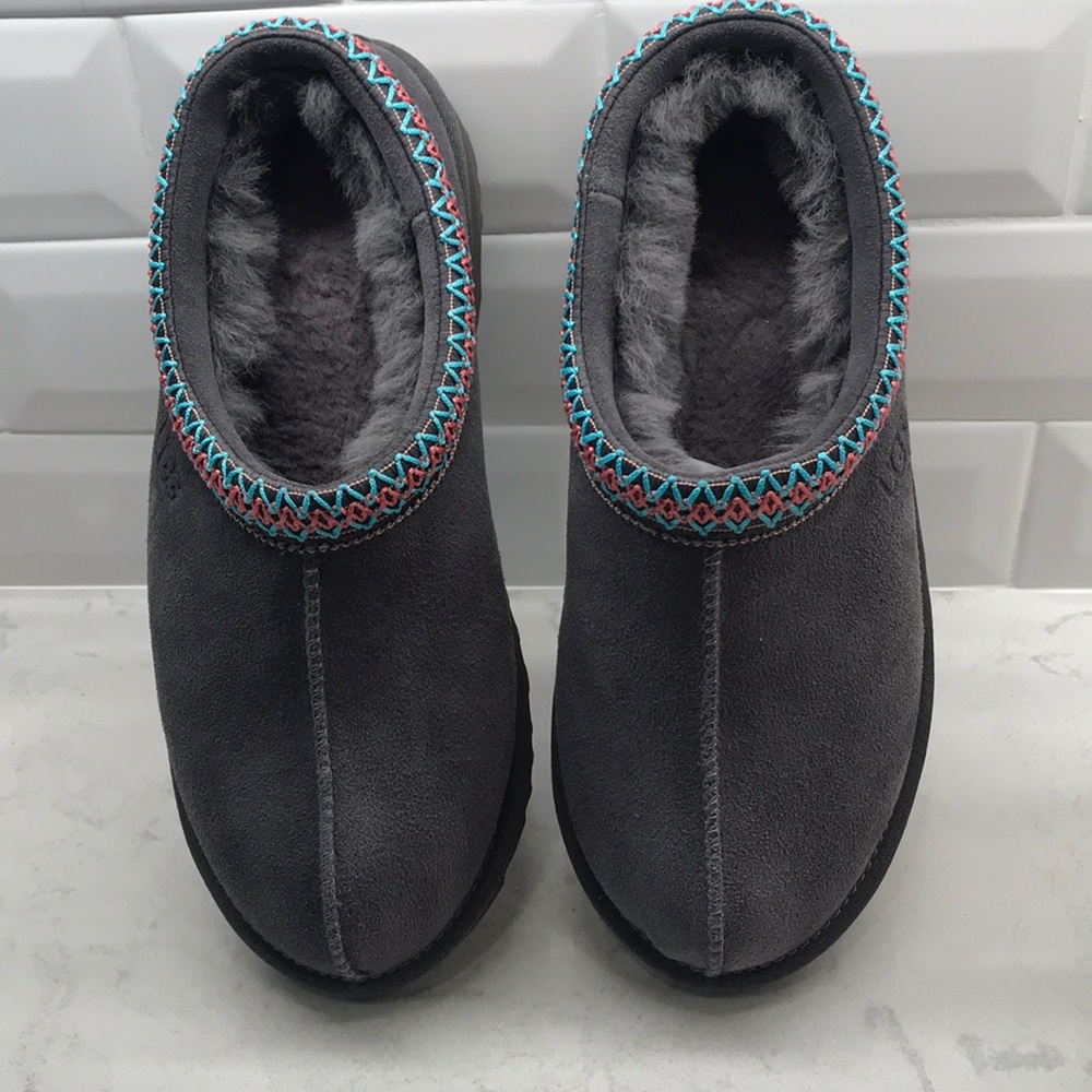 Ugg clog
